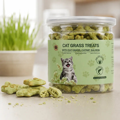 Freeze-Dried Salmon Cat Grass Treats - Fish-Shaped Hairball Aid Snacks for Kittens, Supporting Dental Health, Fresh Breath, and Cat Training